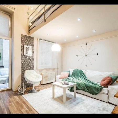 Center Studio With Sauna And Patio Apartment Budapest Luaran gambar